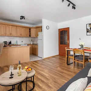 Z Parkingiem Apartament
